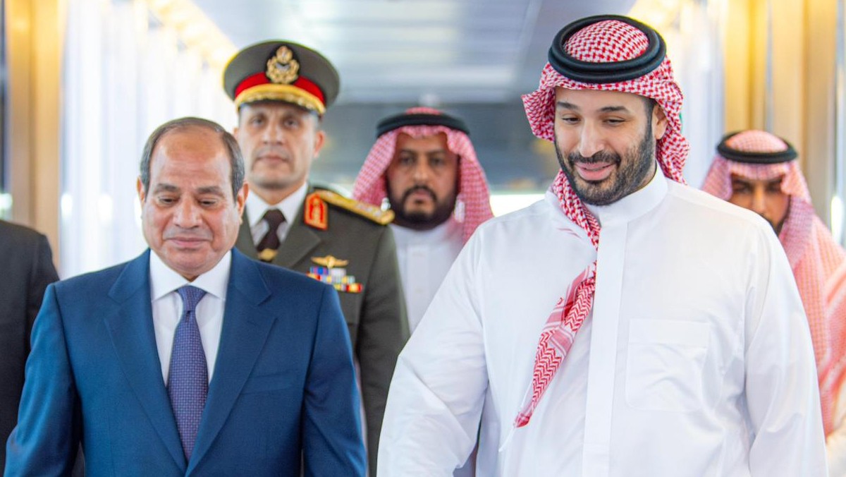 ولي العهد السعودي والرئيس المصري: تكرار الهجمات الإيرانية العدائية على دول الخليج تصعيد خطير يهدد أمن المنطقة واستقرارها