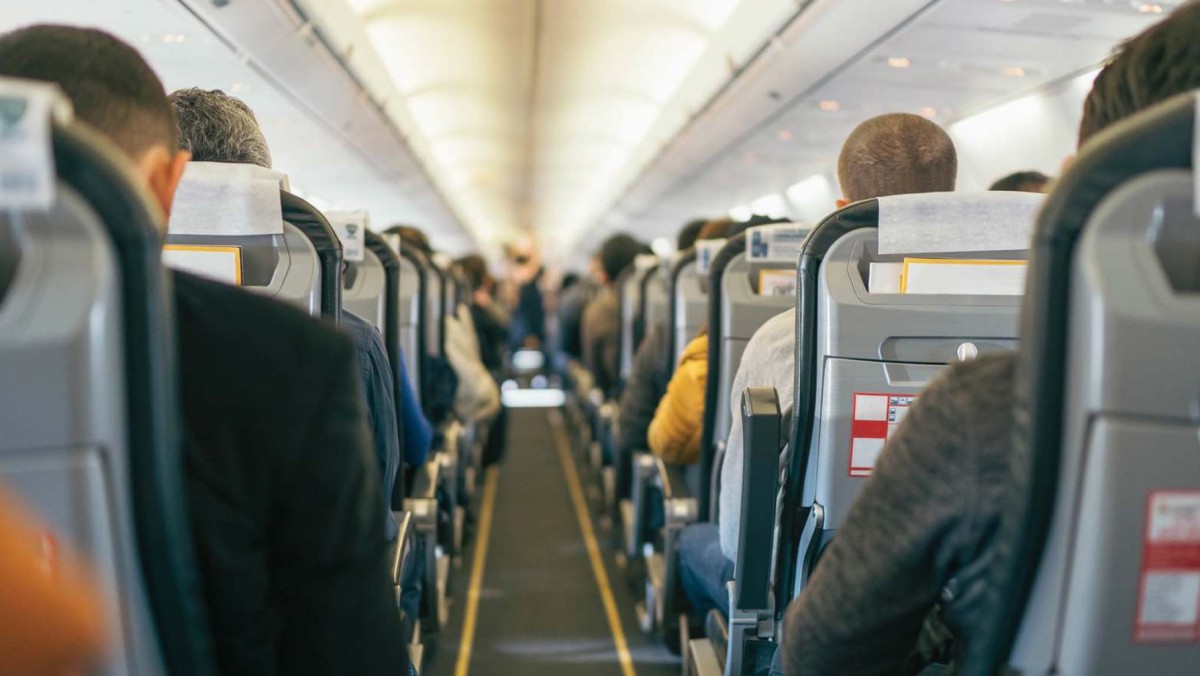 'كريهة' تكشف للمسافري وفاة امرأة على متن رحلة طيران