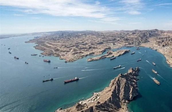 إيران : مضيق هرمز مفتوح امام الملاحة البحرية باستثناء 'سفن الأعداء'