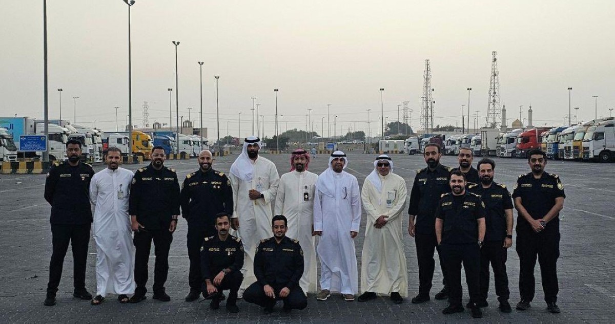 رئيس 'الجمارك' يتفقد منفذ النويصيب: مسار خاص لإجراءات مسافري 'الكويتية'