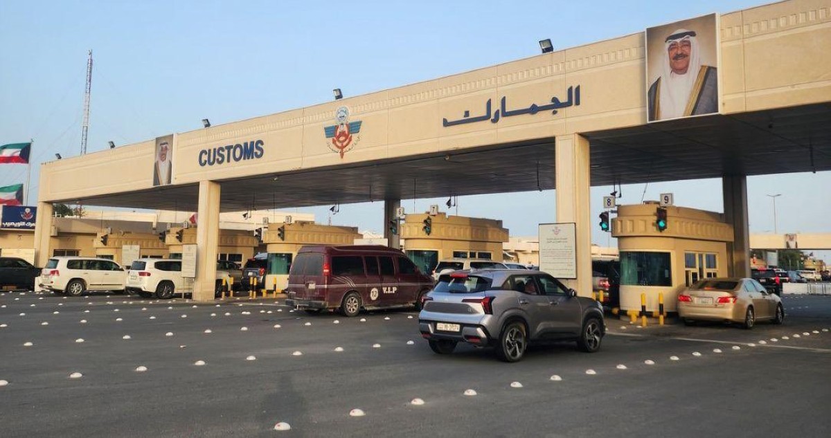 رئيس 'الجمارك' يتفقد منفذ النويصيب: مسار خاص لإجراءات مسافري 'الكويتية'