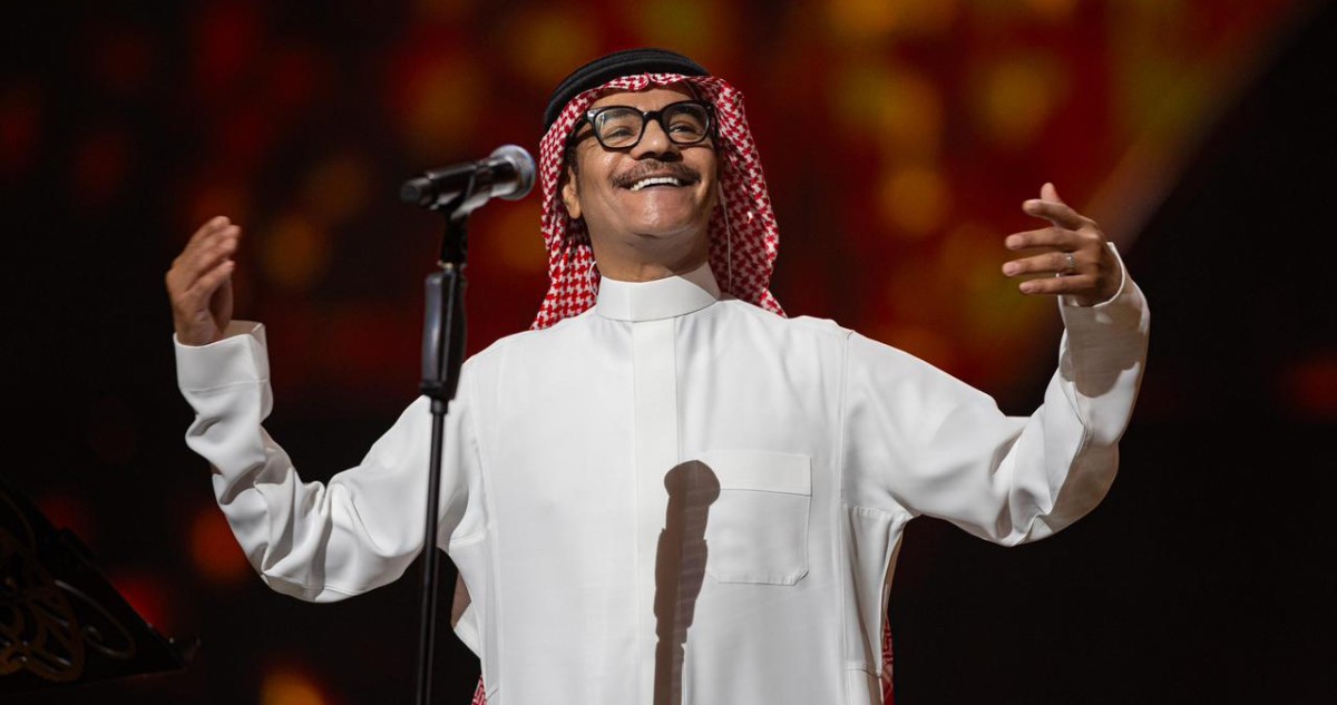 رابح صقر احتفى بجمهوره في حفل الرياض وغنى: 'أبرك الساعات'