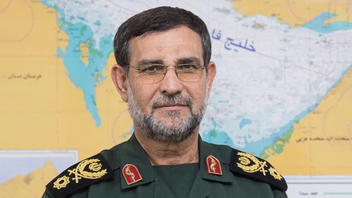 إسرائيل تغتال قائد البحرية الإيراني المسؤول عن إغلاق مضيق هرمز 'بعون أميركي'