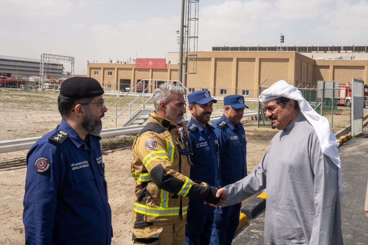 رئيس الوزراء يتفقد المطار: الشكر والتقدير للكوادر الوطنية والطواقم المشاركة في إخماد حريق خزانات الوقود