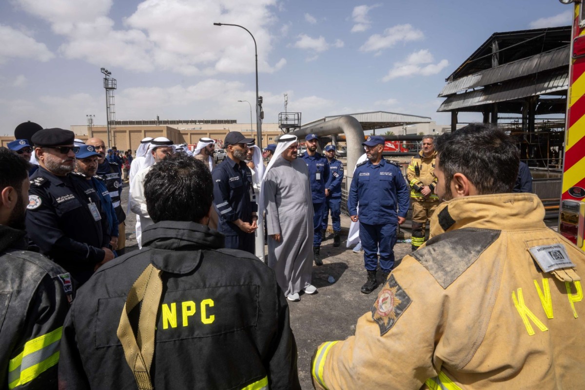 رئيس الوزراء يتفقد المطار: الشكر والتقدير للكوادر الوطنية والطواقم المشاركة في إخماد حريق خزانات الوقود
