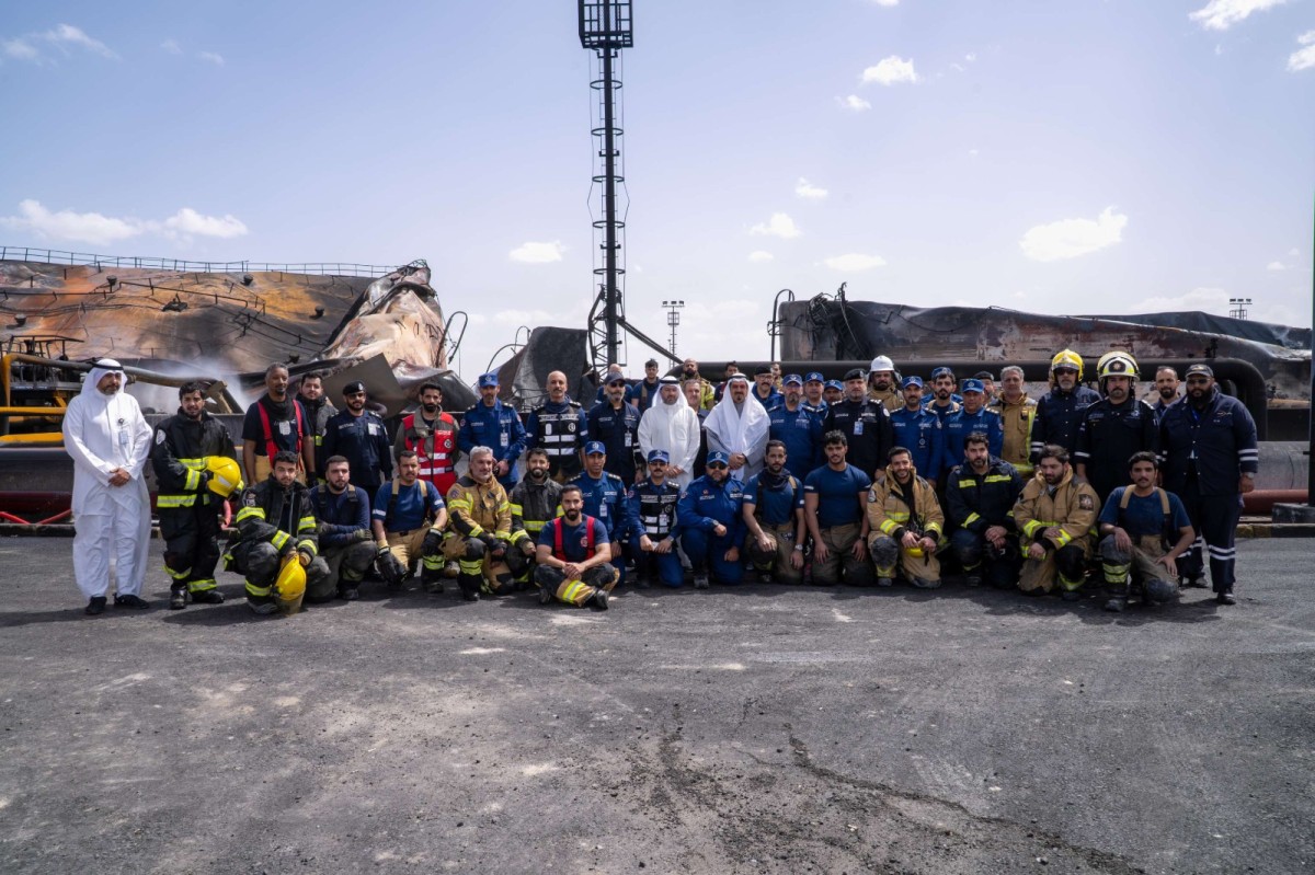رئيس الوزراء يتفقد المطار: الشكر والتقدير للكوادر الوطنية والطواقم المشاركة في إخماد حريق خزانات الوقود
