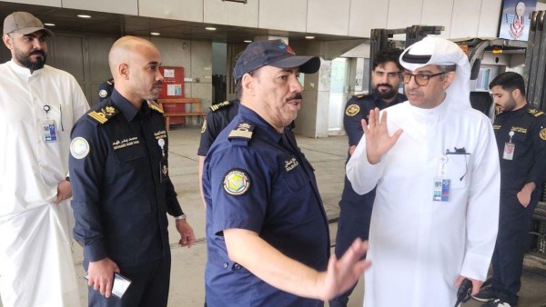 نائب رئيس الجمارك يتفقد ميناء الشويخ ومركز تفتيش الحاويات: الإجراءات تسير وفق خطة الطوارئ المعتمدة