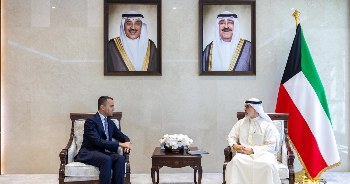 وزير الخارجية يبحث مع المبعوث الخاص للاتحاد الأوروبي لمنطقة الخليج التصعيد العسكري في المنطقة