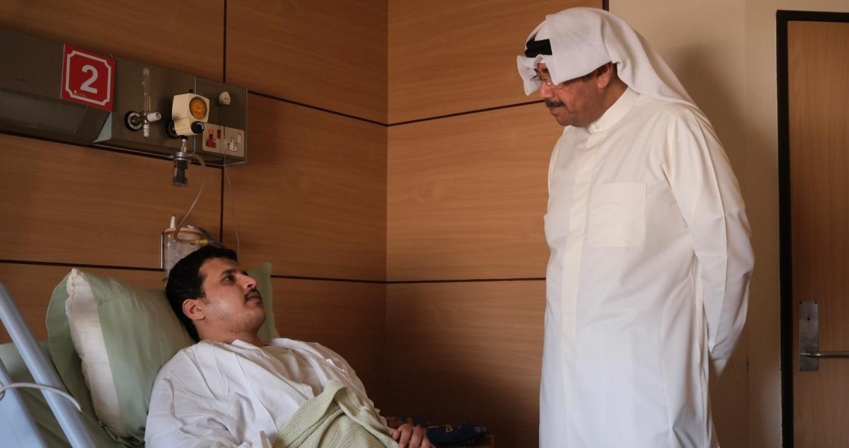 وزير الدفاع يطمئن على صحة عدد من المصابين من منتسبي القوات المسلحة
