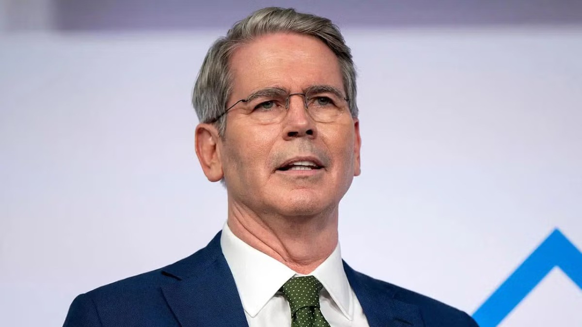 وزير الخزانة الأميركي: سنستعيد حرية الملاحة في مضيق هرمز