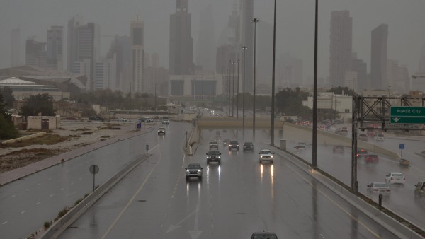 'الأرصاد': أمطار متفرقة حتى صباح غد
