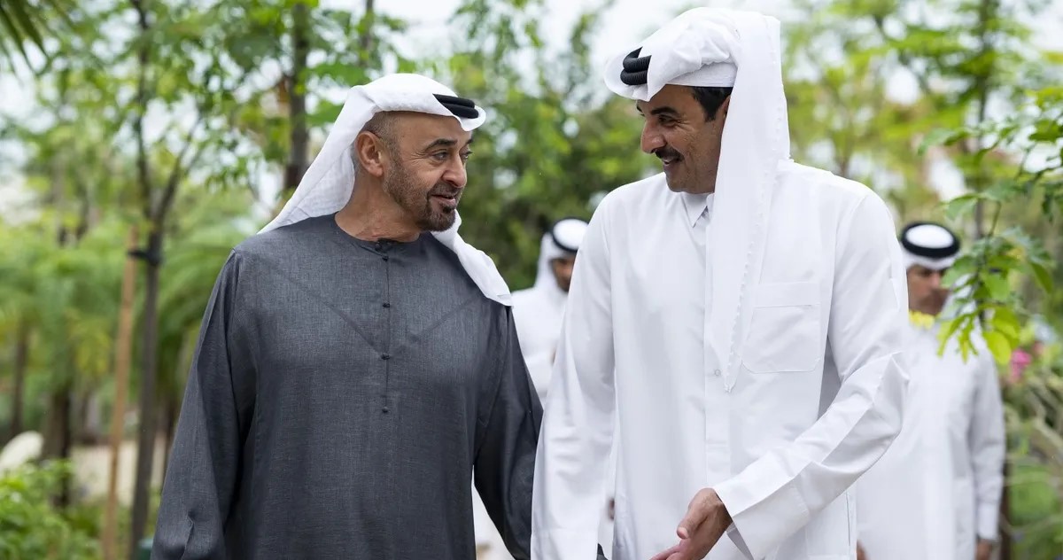 رئيس الإمارات وأمير قطر يبحثان تطورات الأوضاع الإقليمية وتعزيز التعاون المشترك