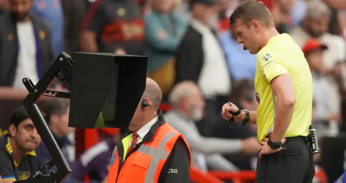 الإنكليز يطالبون بإلغاء تقنية الـ 'VAR'