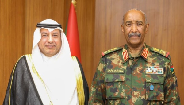 السودان يعلن فتح موانئه ومطاراته لاستضافة كل تحتاجه الكويت. *البرهان أكد خلال لقائه السفير الظفيري إدانته بأشد العبارات للاعتداءات الإيرانية الغاشمة 