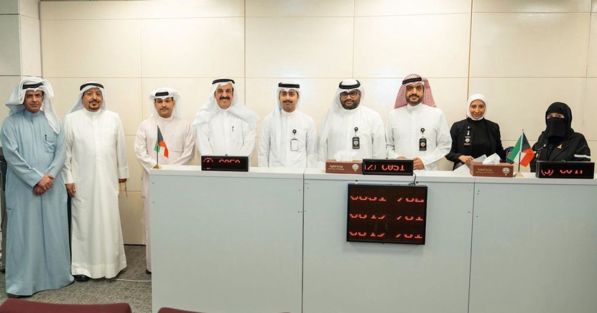 وزير المالية يتفقد مراكز خدمة أملاك الدولة ويشيد بجودة الخدمات المقدمة للمراجعين