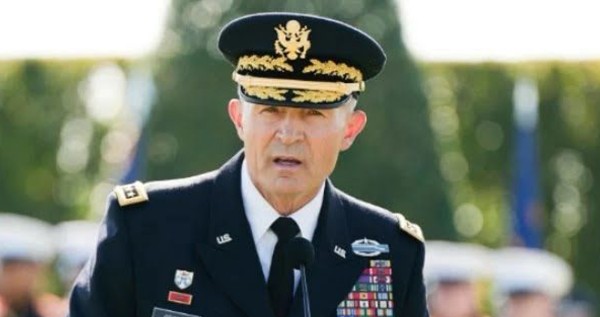 "البنتاغون": عزل رئيس أركان الجيش وإحالته على التقاعد فوراً 