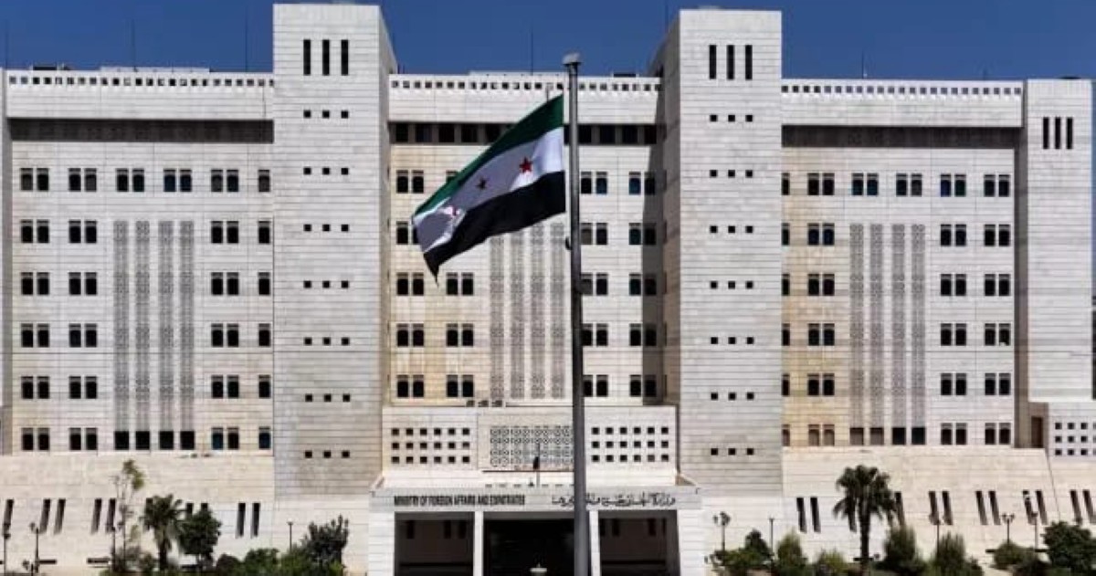 الخارجية السورية تؤكد موقفها الثابت برفض أي اعتداء على السفارات والمقرات الدبلوماسية