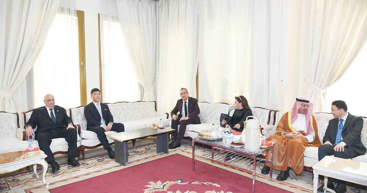 سفارة الجزائر تفتح سجل عزاء في الرئيس الأسبق اليامين زروال