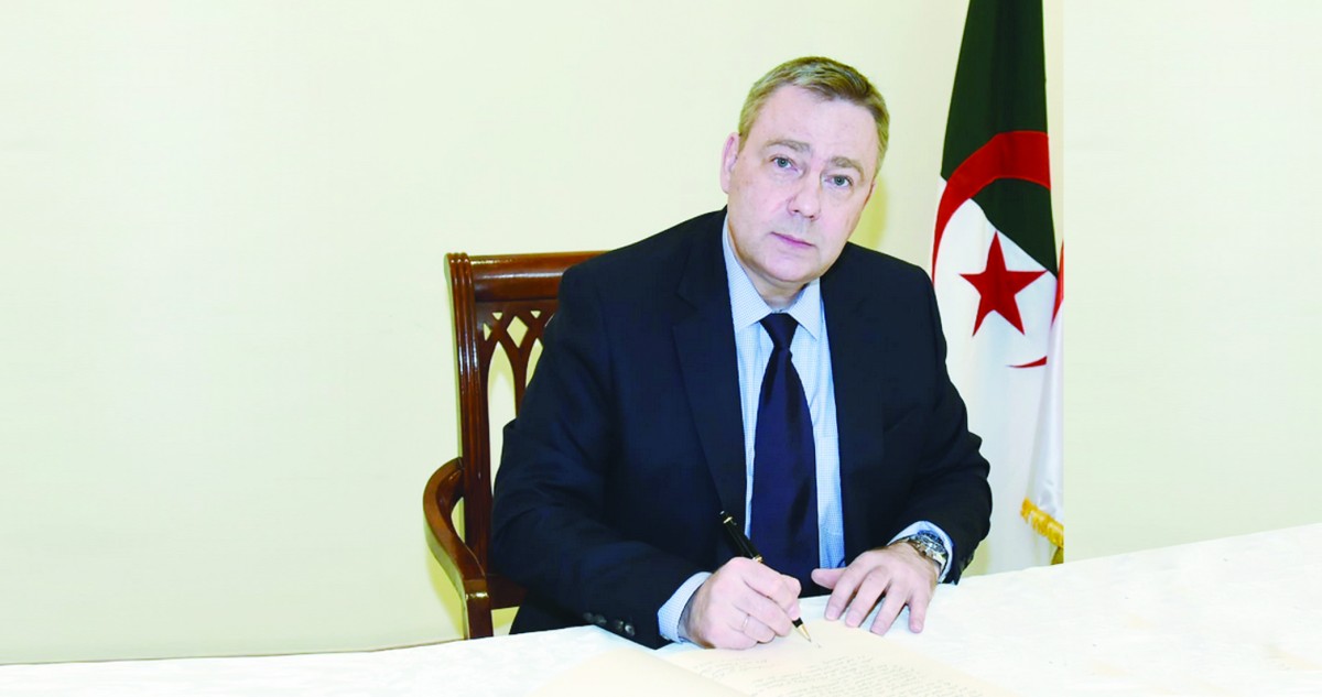 سفارة الجزائر تفتح سجل عزاء في الرئيس الأسبق اليامين زروال