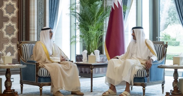أمير قطر يبحث مع وزير الخارجية تطورات الأحداث في المنطقة