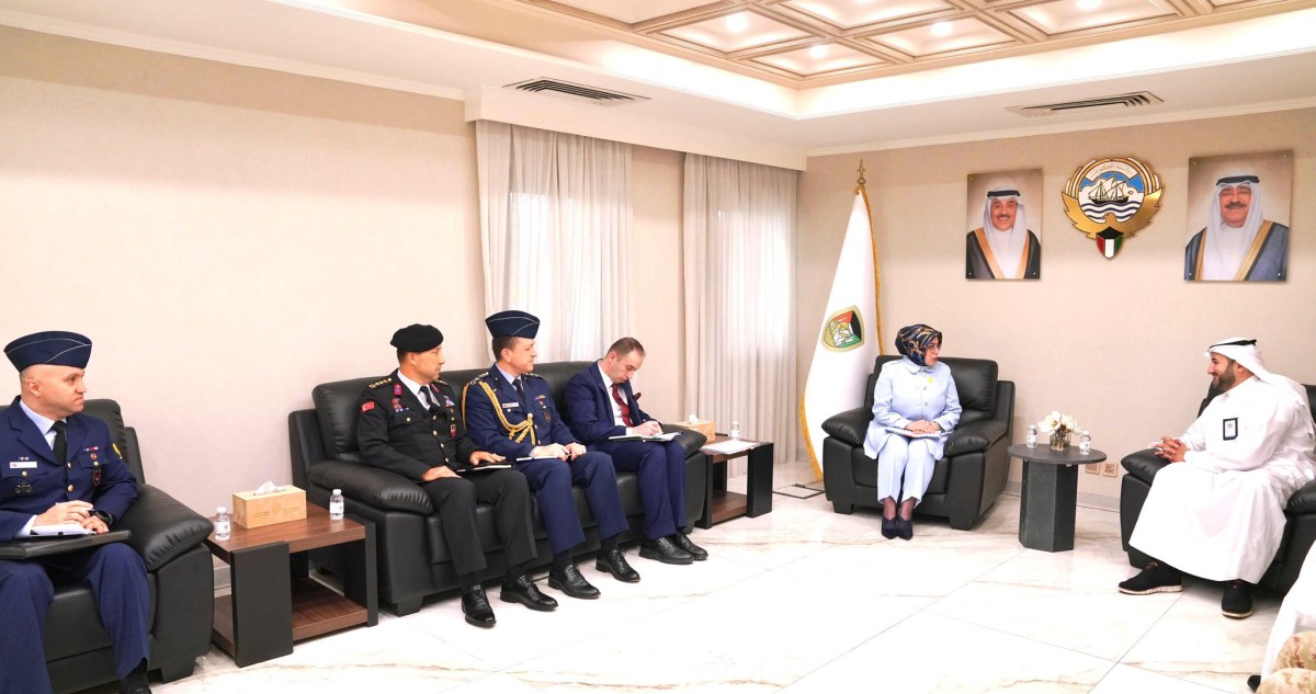 وكيل 'الدفاع' يستعرض مع السفيرة التركية أوجه التعاون القائم بين البلدين