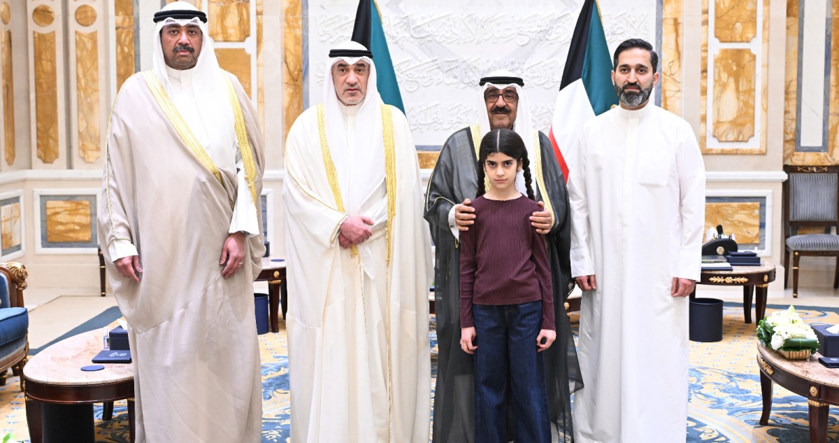 سمو الأمير يستقبل أسر شهداء الواجب من وزارتي الدفاع والداخلية وأسرة الشهيدة الطفلة الإيرانية