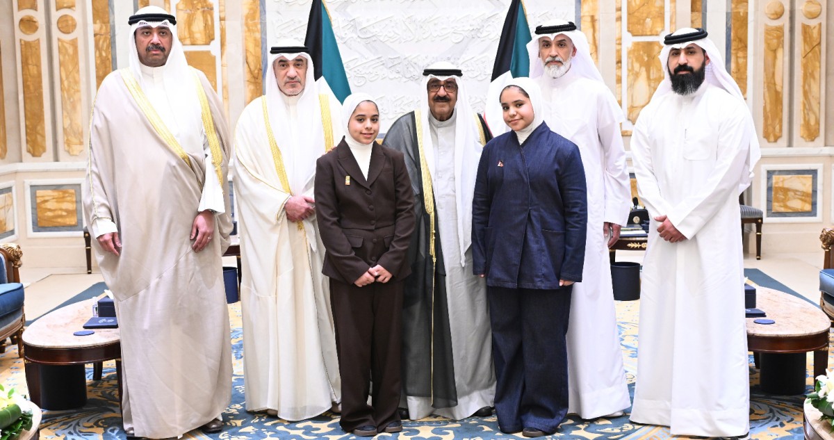 سمو الأمير يستقبل أسر شهداء الواجب من وزارتي الدفاع والداخلية وأسرة الشهيدة الطفلة الإيرانية