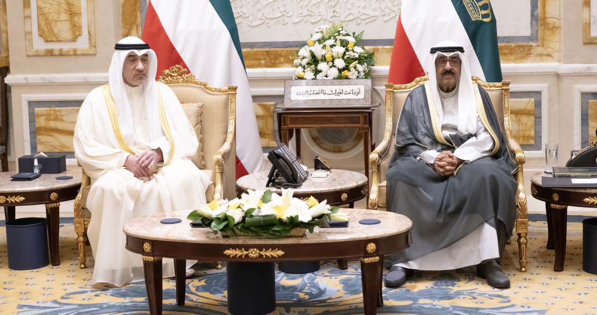 سمو الأمير يستقبل أسر شهداء الواجب من وزارتي الدفاع والداخلية وأسرة الشهيدة الطفلة الإيرانية