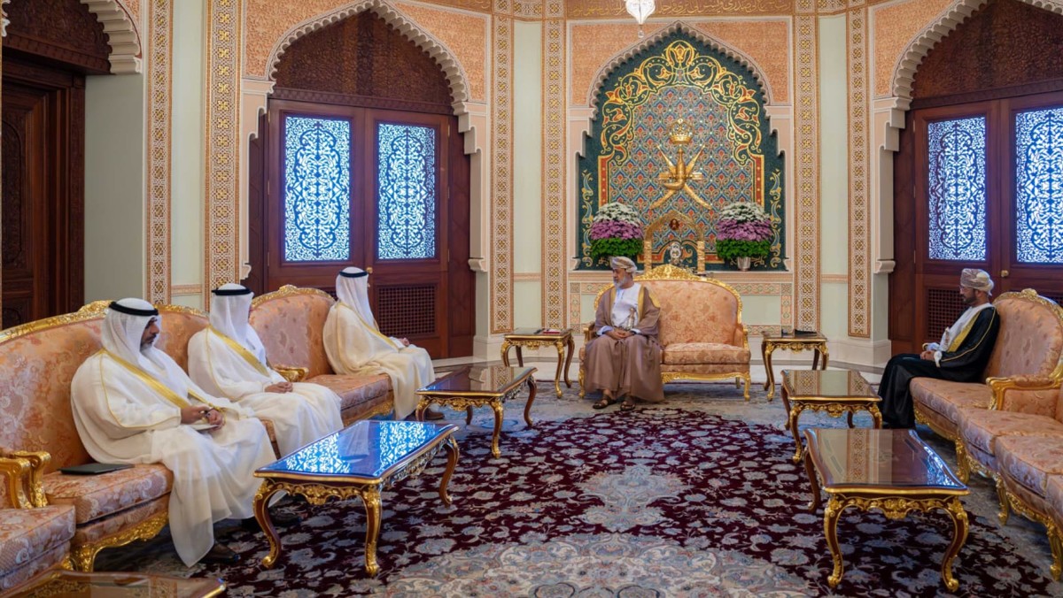 سلطان عمان يبحث مع وزير الخارجية تطورات الأحداث الراهنة في المنطقة