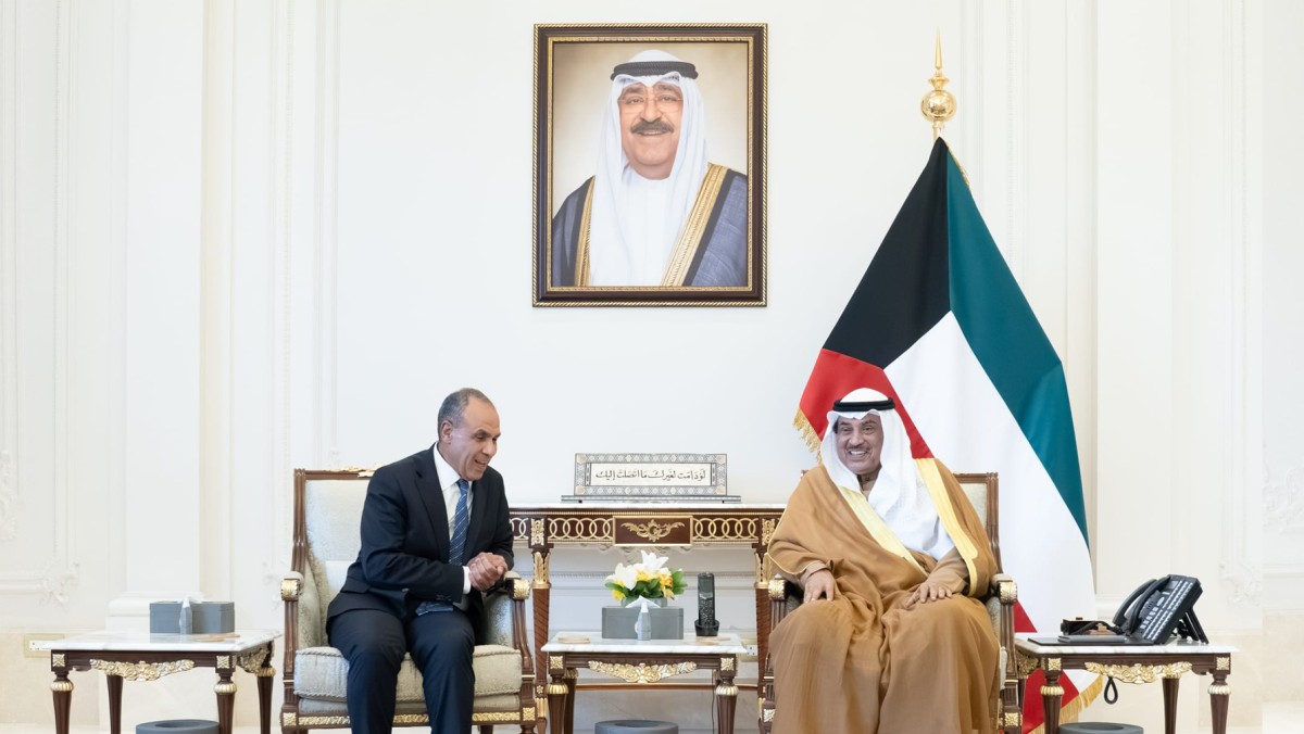 سمو ولي العهد يتسلم رسالة خطية موجهة إلى سمو الأمير من الرئيس المصري