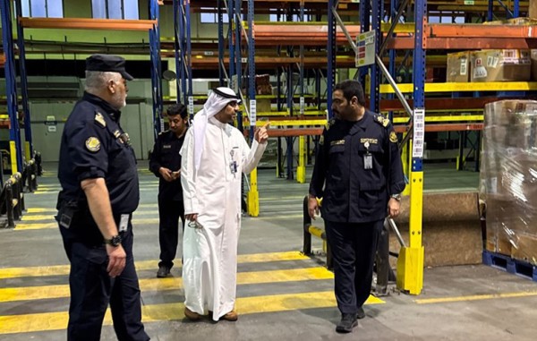 نائب رئيس الجمارك يتفقد "الشحن الجوي": الالتزام بالتعليمات وتطبيق أعلى معايير الدقة والكفاءة في الأداء 