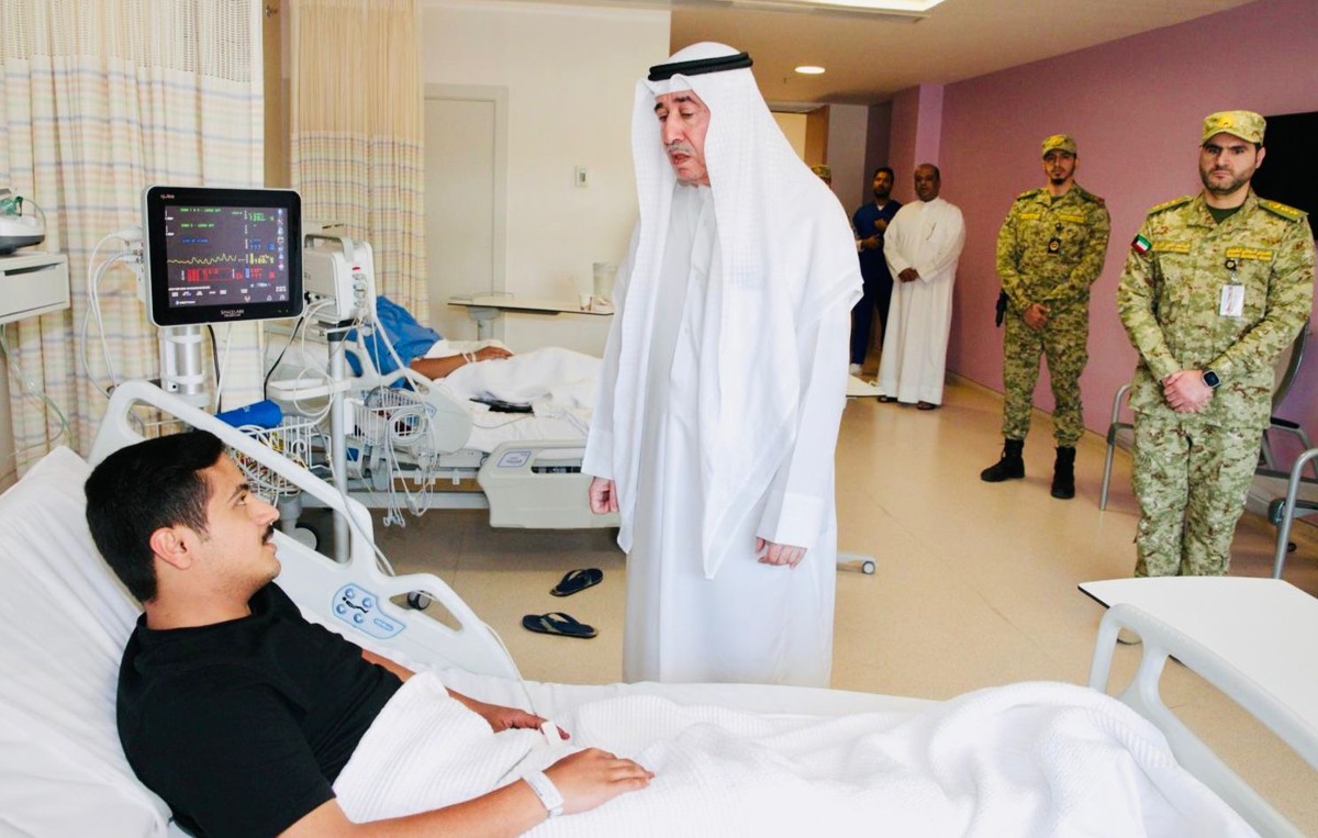 رئيس الحرس الوطني يزور مصابي الواجب ويطمئن على حالتهم الصحية