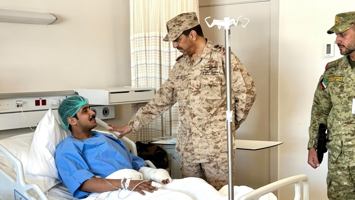 رئيس الأركان يزور مصابي الحرس الوطني ويطمئن على حالتهم الصحية