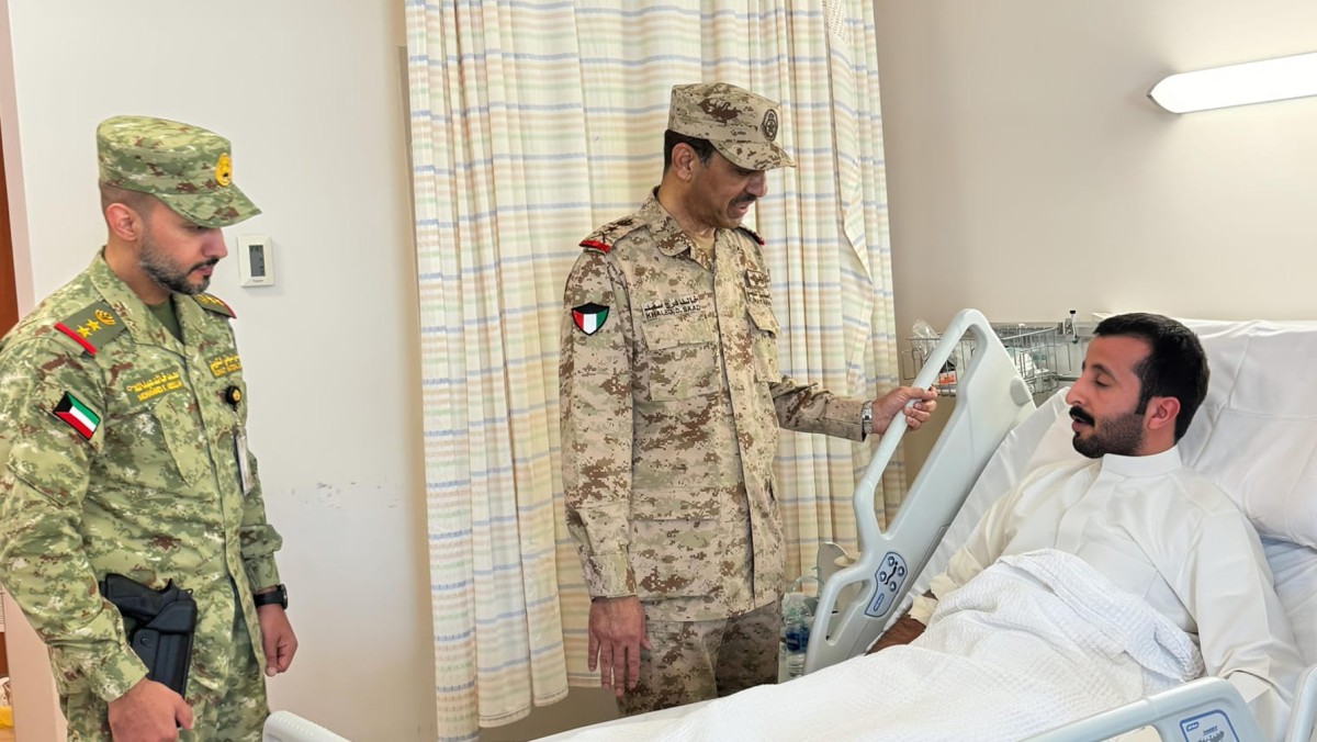 رئيس الأركان يزور مصابي الحرس الوطني ويطمئن على حالتهم الصحية