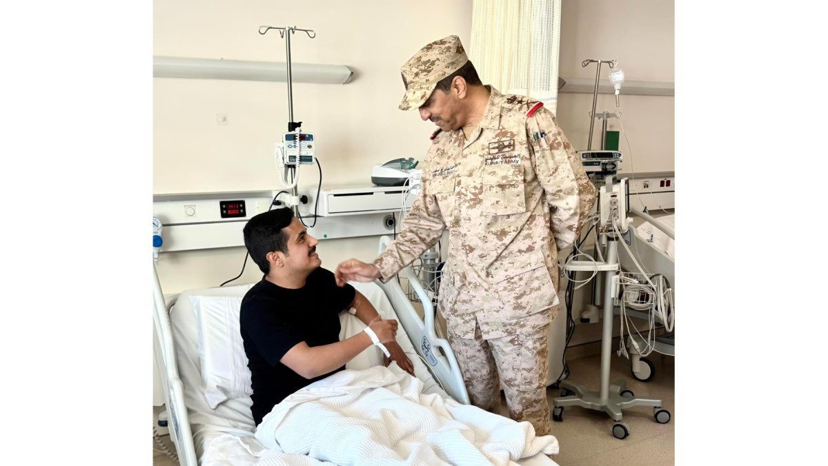 رئيس الأركان يزور مصابي الحرس الوطني ويطمئن على حالتهم الصحية