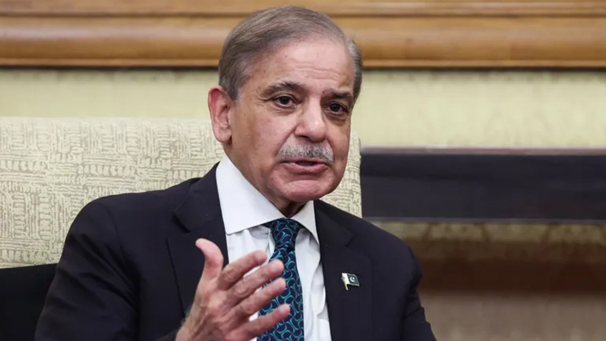 رئيس الوزراء الباكستاني: وفدا الولايات المتحدة وإيران يبدآن غداً المحادثات في إسلام آباد 