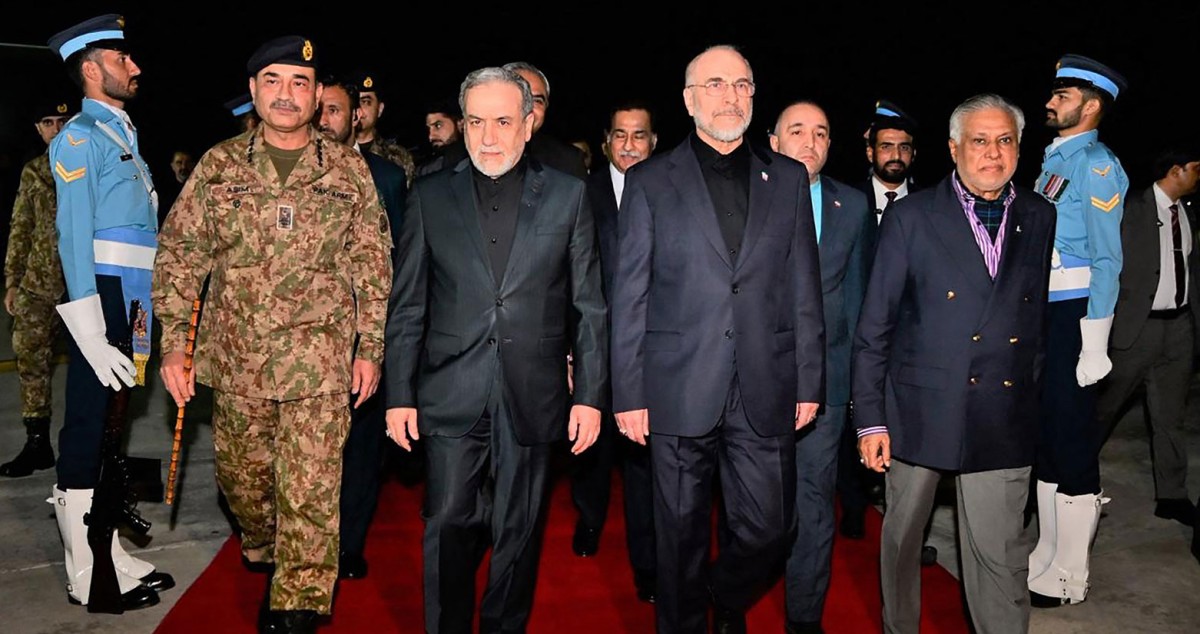 تسنيم: فريق التفاوض الإيراني يلتقي رئيس الوزراء الباكستاني اليوم