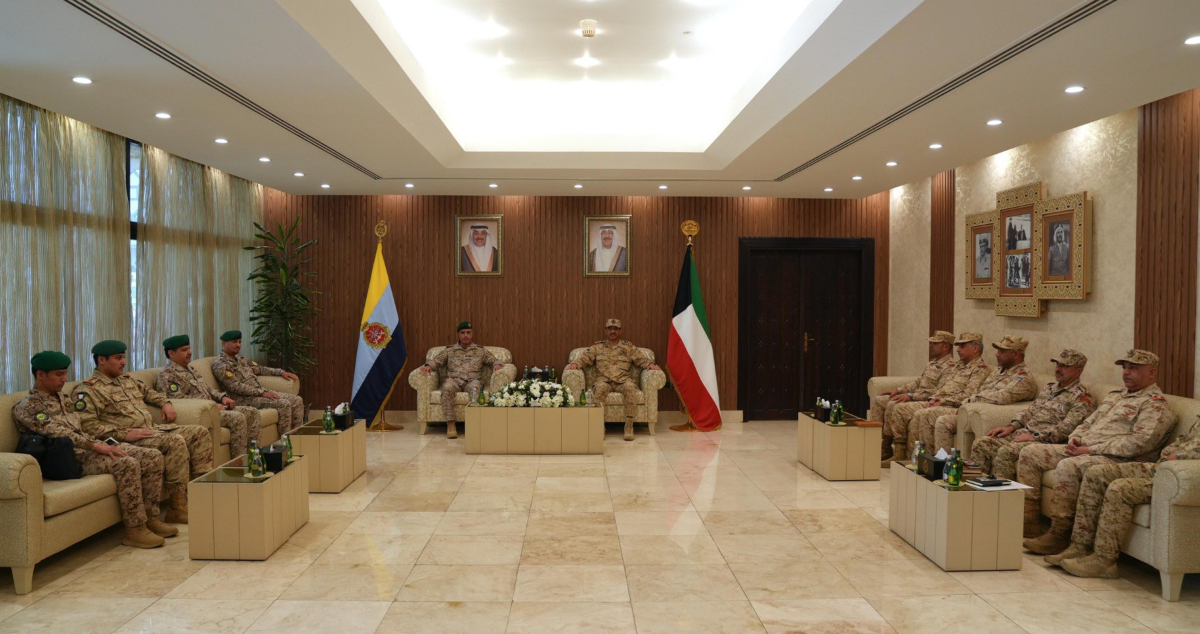 رئيس الأركان يبحث مع قائدي 'الخليجية الموحدة' و'درع الجزيرة' دعم مسيرة العمل العسكري المشترك