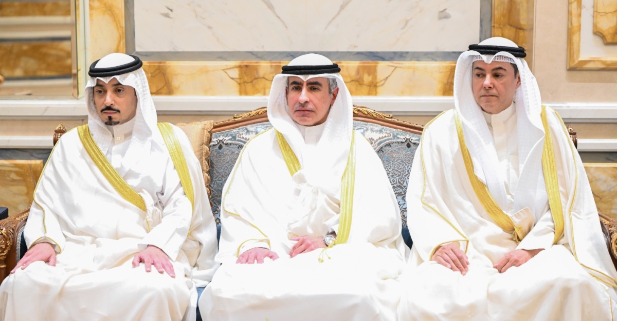 سمو الأمير يستقبل رؤساء البعثات الديبلوماسية الكويتية الجدد لأداء اليمين القانونية