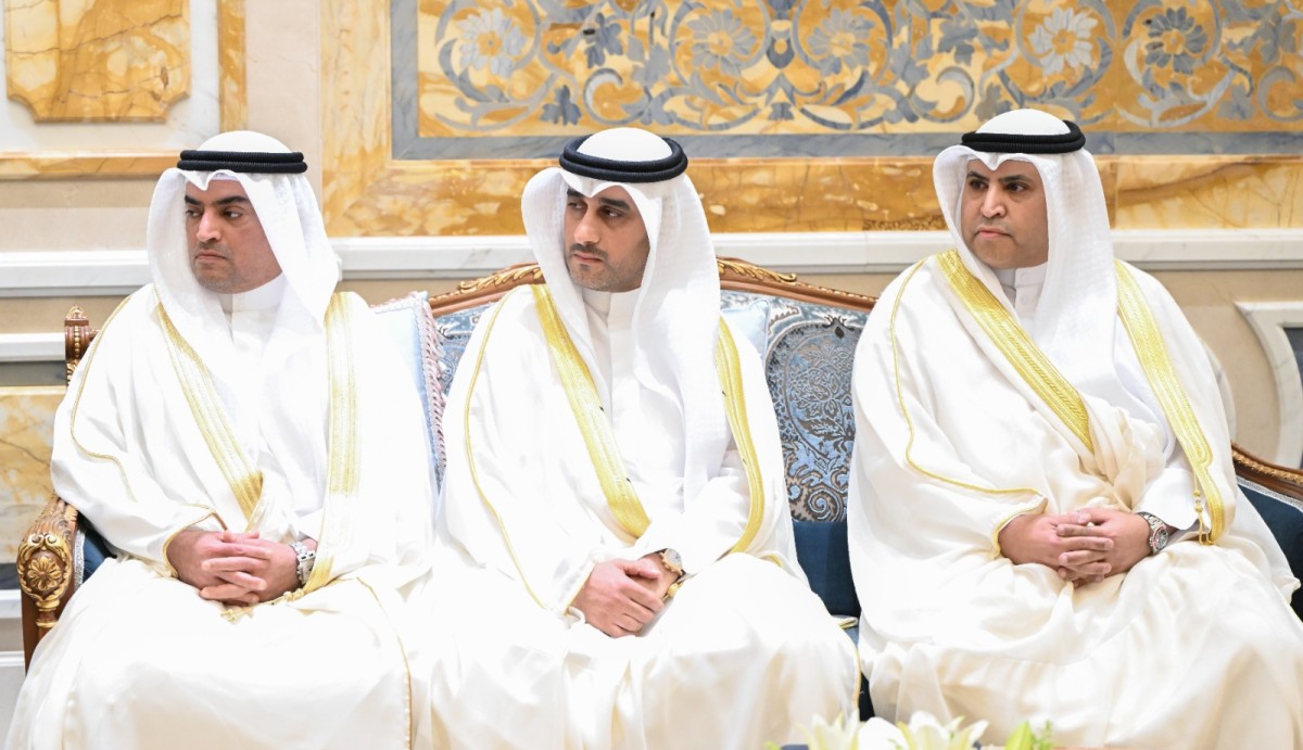 سمو الأمير يستقبل رؤساء البعثات الديبلوماسية الكويتية الجدد لأداء اليمين القانونية