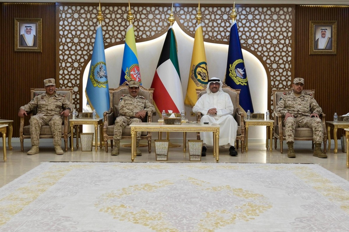 وزير الدفاع يتفقد 'القوة البحرية': المرحلة الراهنة تتطلب تحقيق أقصى درجات اليقظة والجاهزية والإستعداد