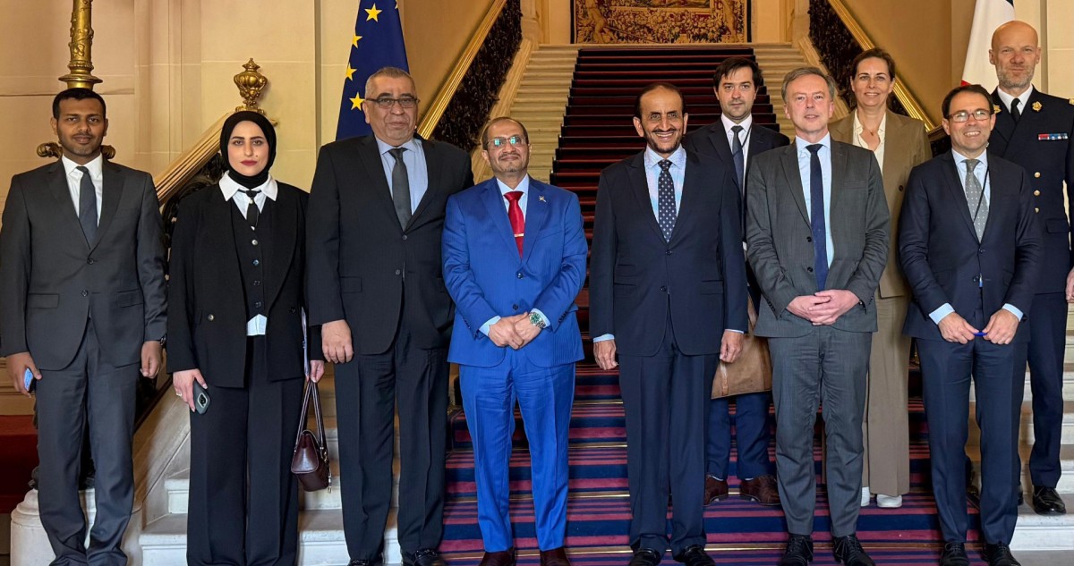 سلطنة عُمان وفرنسا تشددان على أهمية عودة أطراف الصراع إلى طاولة المفاوضات