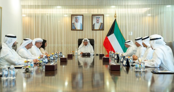 رئيس الوزراء يترأس اجتماع تطوير البنية التحتية واللوجستية -وجه باستكمال جميع البيانات الفنية المتعلقة بتصنيف الأراضي واستغلالها لإقامة مخازن ستراتيجية 