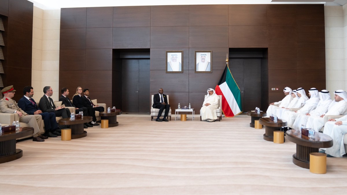 العبدالله يتسلم رسالة خطية موجهة إلى سمو الأمير من رئيس الوزراء البريطاني