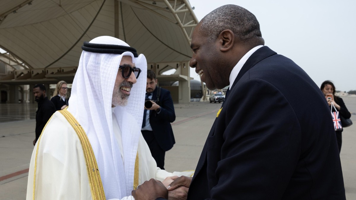 وزير الخارجية يبحث مع وزير العدل البريطاني تطورات الأحداث الراهنة في المنطقة