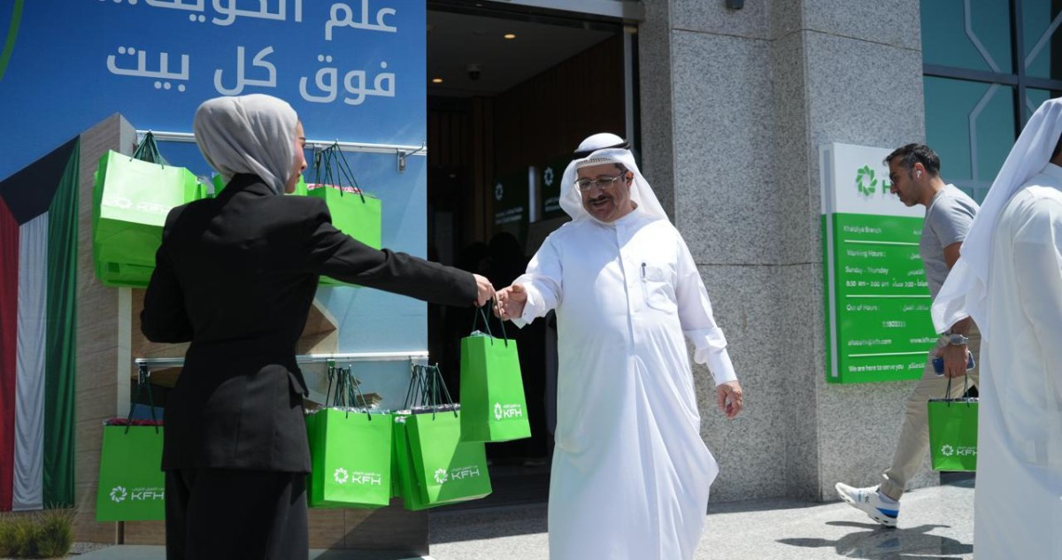 بيت التمويل الكويتي يطلق أكبر حملة وطنية 'علم الكويت فوق كل بيت' 4 بيت التمويل الكويتي يطلق أكبر حملة وطنية 'علم الكويت فوق كل بيت'