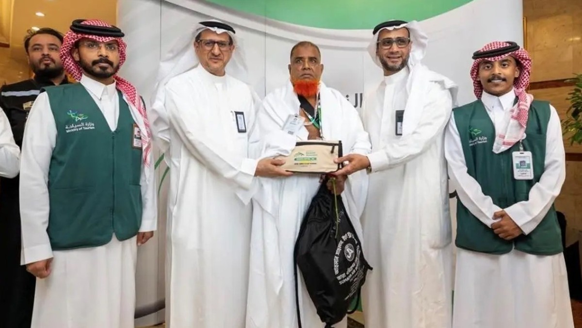 «السياحة» السعودية ترحّب بوصول أولى طلائع الحجاج إلى مكة المكرمة والمدينة المنورة
