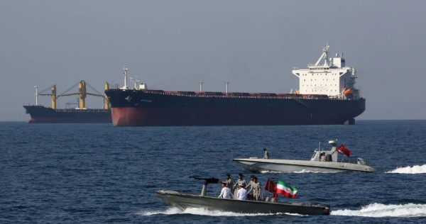 إيران تعلن إعادة إغلاق مضيق هرمز مجدداً 