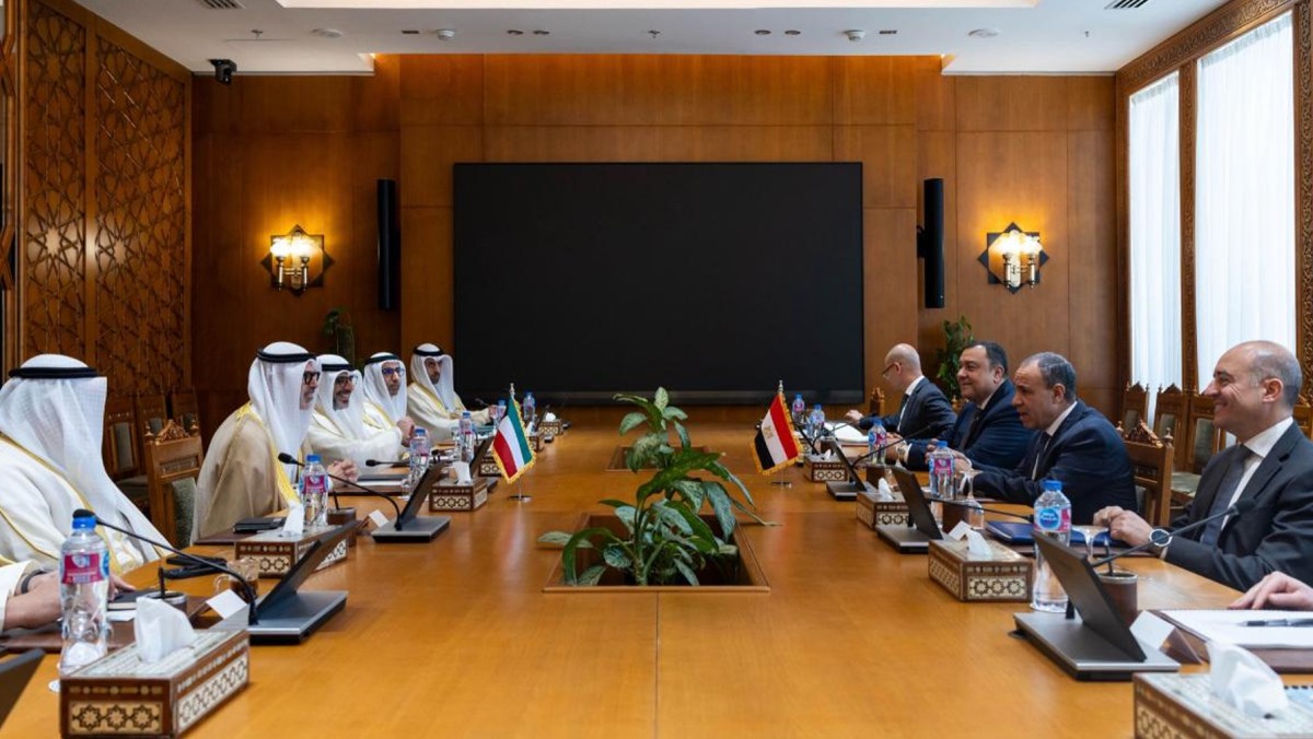 الكويت ومصر : مواصلة التنسيق لمواجهة التحديات الراهنة والتطورات الدقيقة