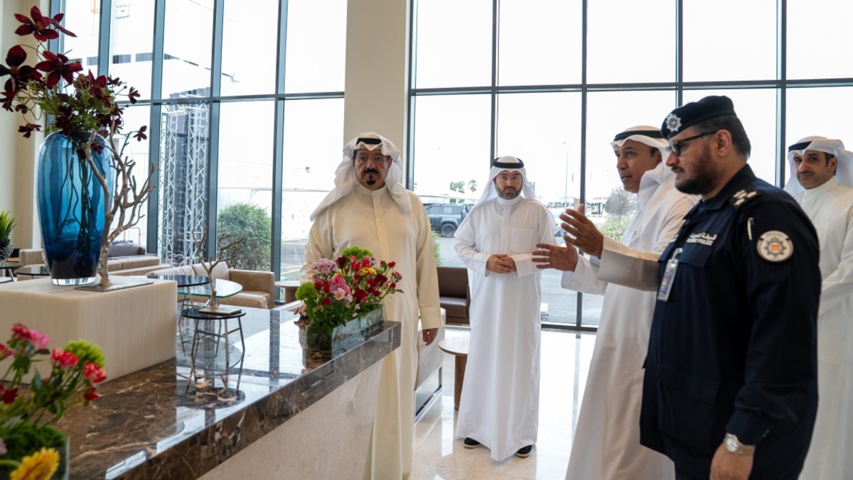 رئيس الوزراء: التنسيق الكامل بين الجهات المعنية لضمان جاهزية مطار الكويت الدولي للتشغيل